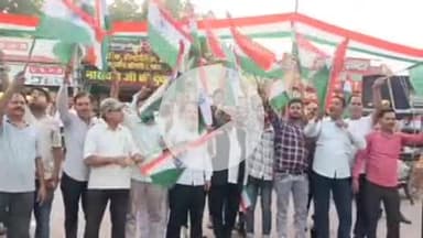 बहराइच: घंटाघर से शहीद स्मारक स्थल तक पत्रकारों ने निकाली पैदल तिरंगा यात्रा रैली, हर घर तिरंगा अभियान को सफल बनाने की की अपील