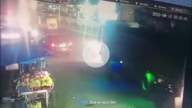 करौली: शहर में महिला डॉक्टर को ट्रोला ने कुचला, खड़ी कार का गेट खुलने से स्कूटी टकराई, ट्रोले के नीचे गिरी, वीडियो आया सामने