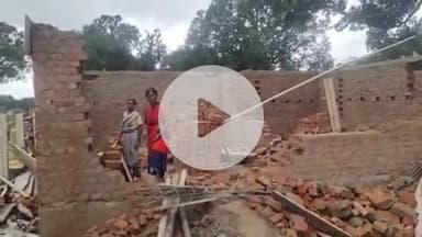 गुमला: पतरा बगीचा डुमरडीह में बन रहे निजी अस्पताल को ग्रामीणों ने गिराया, मामला दर्ज