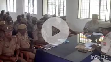 नानपारा: रिसिया प्रभारी निरीक्षक ने आगामी त्योहारों के दृष्टिगत थाने पर नियुक्त कर्मचारियों के साथ बैठक कर दिए निर्देश