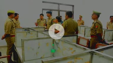 रामपुर: गुरुवार को सिविल लाइन क्षेत्र स्थित नवनिर्मित पुलिस कार्यालय का पुलिस अधीक्षक विद्यासागर मिश्र ने किया औचक निरीक्षण