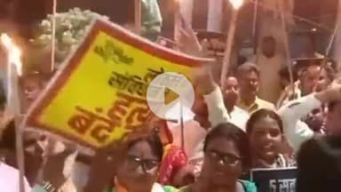 पडरौना: कुशीनगर के पड़रौना नगर में कांग्रेस की मशाल यात्रा, केंद्र सरकार और चुनाव आयोग पर जमकर हमला