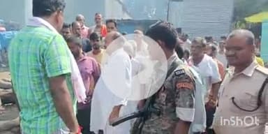 फतुहा: स्थानीय विधायक डॉ. रामानंद यादव समाजसेवी उपेंद्र चौरसिया की शव यात्रा में हुए शामिल