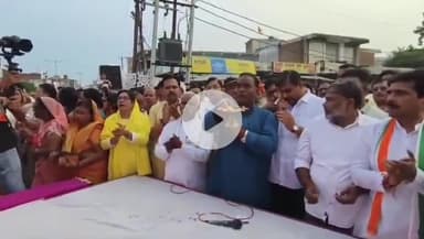 छिबरामऊ: छिबरामऊ के तिरंगा तिराहा पर अखंड भारत माता की महा आरती का हुआ आयोजन, पहुंचे हजारों लोग