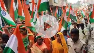 खुरई: विधायक भूपेंद्रसिंह के नेतृत्व में निकली विशाल तिरंगा यात्रा, लोगों ने की पुष्प वर्षा, हजारों हुए शामिल