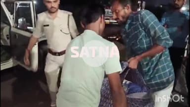 बगहा बाईपास: चंदन की लकड़ियां उतारकर तस्करी कर रहा वाहन चालक फरार