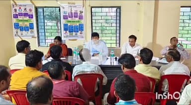 गुना: उमरी ग्राम में डिजिटल क्रांति की शुरुआत, कलेक्टर ने पायलट प्रोजेक्ट पर गांव में की समीक्षा बैठक