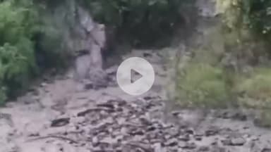 मोरंग: किन्नौर के ठंगी नाले में आई बाढ़, सड़क मार्ग अवरुद्ध, सड़क पर फैला मलवा, बना हुआ खतरा