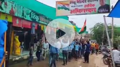 पीपलदा: खातोली राजकीय माध्यमिक विद्यालय के छात्रों ने निकाली तिरंगा रैली, DJ की धुनों पर उत्साह में थिरके छात्र