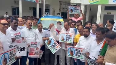 कांके: कांग्रेस भवन से "वोट चोर गद्दी छोड़" अभियान के तहत जन जागरण हेतु एलईडी वैन बिहार के लिए रवाना