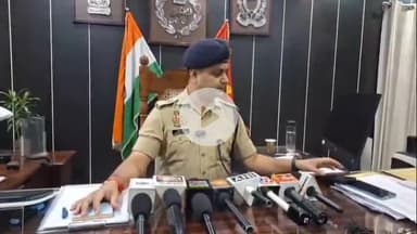 बरेली: कोतवाली थाना क्षेत्र में फर्जी मोहर और जाली दस्तावेज़ बनाने वाले एक व्यक्ति को गिरफ्तार, 44 मोहरें बरामद