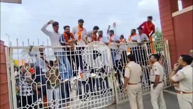 लाडपुरा: ABVP ने छात्रसंघ चुनाव कराने की मांग को लेकर कोटा विश्वविद्यालय के गेट पर किया प्रदर्शन