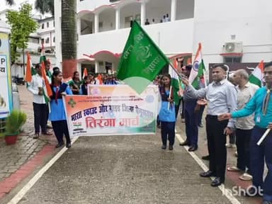 बेगूसराय: समाहरणालय परिसर में हर घर तिरंगा यात्रा कार्यक्रम की शुरुआत हुई, DM रहे मौजूद