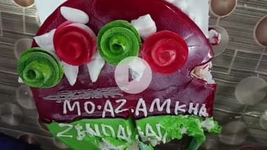 रामपुर: राजद्वारा मोहल्ला में सपा नेता आजम खान के समर्थकों ने 77वें जन्मदिन का केक काटकर मनाया, आजम खान सीतापुर जेल में हैं