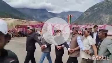 मोरंग: रिकांगपिओ में स्वतंत्रता दिवस के अवसर पर राजस्व मंत्री जगत सिंह नेगी ने तिरंगा फहराकर परेड की सलामी ली