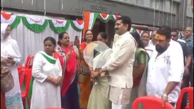 इंदौर: भाजपा कार्यालय पर नगर अध्यक्ष सुमित मिश्रा ने किया ध्वजारोहण, भाजपा नेताओं ने राष्ट्रीय ध्वज को सलामी दी