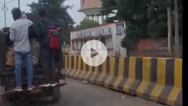 सतना में तीन सवारी ऑटो में दर्जन भर लोग सवार, नियमों की उड़ी धज्जियां