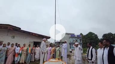 कोंडागांव: स्वतंत्रता दिवस के अवसर पर कोंडागांव कांग्रेस भवन में कांग्रेस जिला अध्यक्ष ने किया ध्वजारोहण, पूर्व मंत्री भी हुए शामिल