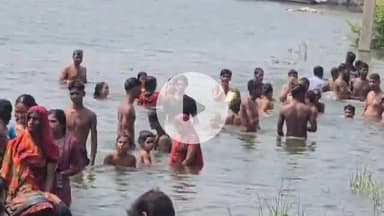 बेगूसराय: बेगूसराय के कैलाशपुर में बाढ़ से लोग परेशान, जिला प्रशासन बाढ़ पीड़ितों के लिए तत्पर