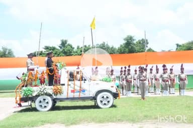 बेगूसराय: पुलिस लाइन में SP ने स्वतंत्रता दिवस पर किया झंडोत्तोलन, DM भी रहे मौजूद