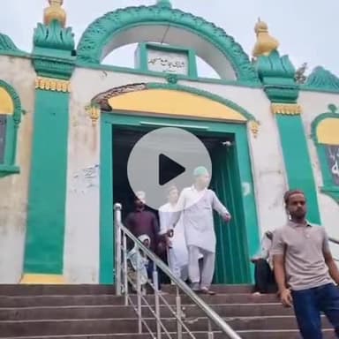 संभल: संभल शाही जामा मस्जिद पर आज स्वतंत्रता दिवस पर जुम्मे की नमाज शांतिपूर्ण तरीके से अदा की गई, लोगों ने अमन-चैन की दुआ की