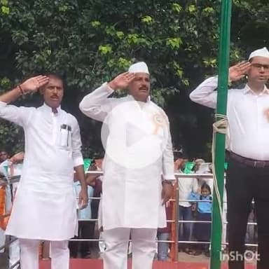 नरपतगंज: स्वतंत्रता दिवस के मौके पर नरपतगंज प्रखंड मुख्यालय सहित विभिन्न सरकारी और गैर सरकारी संगठनों में किया गया झंडों का तोलन