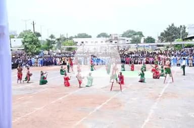 आरंग: आरंग हाईस्कूल ग्राउंड में विधायक गुरु खुशवंत साहेब ने परेड की सलामी ली