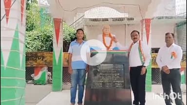 उतरौला: उतरौला में सरकारी और गैर सरकारी संस्थानों में फहराया गया तिरंगा झंडा, साथ ही बांटी गई मिठाई