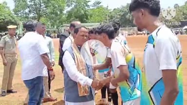 କେ ନୂୂଆଗାଁ: ଫୁଲବାଣୀ ର କୋରେନେସନ ପଡିଆରେ ଫୁଟବଲ ଟୁର୍ଣ୍ଣାମେଣ୍ଟ କୁ ଖାଦ୍ୟ ଯୋଗାଣ ବିଭାଗ ମନ୍ତ୍ରୀ  ମୁଖ୍ୟ ଅତିଥି ଭାବରେ ଯୋଗ ଦେଇଛନ୍ତି