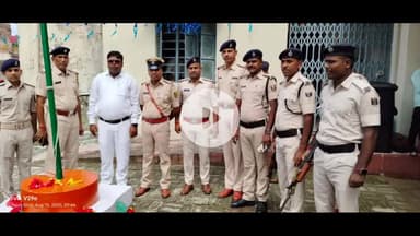 नबीनगर: टंडवा थाना परिसर में थानाध्यक्ष धनंजय कुमार ने किया झंडोतोलन