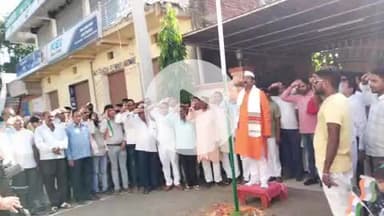 पांकी: पांकी विधायक कुशवाहा डॉक्टर शशी भूषण मेहता ने सगा लीम स्थित अपने घर पर किया ध्वजारोहण