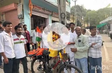 बारां: मियाडा गांव के युवक का जुनून, महेंद्र सिंह धोनी से मिलने साइकिल से रांची हुआ रवाना, पूर्व कैबिनेट मंत्री ने किया स्वागत