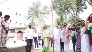 भोरे: कल्याणपुर में स्वतंत्रता दिवस पर प्रीति किन्नर ने आवास पर फहराया तिरंगा, देशभक्ति का जुनून सबको होना चाहिए