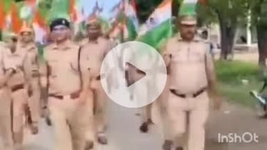 नानपारा: अब्दुल्लागंज वन रेंज अधिकारी के नेतृत्व में निकाली गई भव्य तिरंगा यात्रा