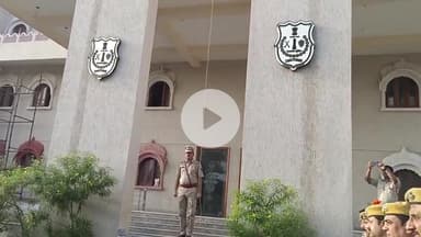 सरदारशहर: पुलिस थाने में स्वतंत्रता दिवस पर CI मदनलाल बिश्नोई के नेतृत्व में फहराया गया तिरंगा, पुलिस जवानों ने दिया गार्ड ऑफ ऑनर