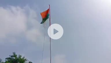 प्रखंड कार्यालय समुदायिक स्वास्थ्य केंद्र थाना परिसर में 79 वां स्वतंत्रता दिवस पर शान से फहराया गया राष्ट्रीय ध्वज
