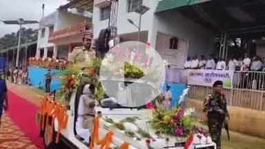 गुमला: कल्याण मंत्री चमरा लिंडा ने पीएए स्टेडियम में किया झंडोत्तोलन