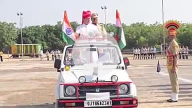 बाड़मेर: आदर्श स्टेडियम में जिला स्तरीय समारोह में उद्योग एवं वाणिज्य राज्यमंत्री ने ध्वजारोहण कर मार्च पास्ट की सलामी ली