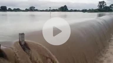 జడ్చర్ల: జడ్చర్ల మండలంలో ఉద్ధృతంగా ప్రవహిస్తున్న నెక్కొండ వాగు