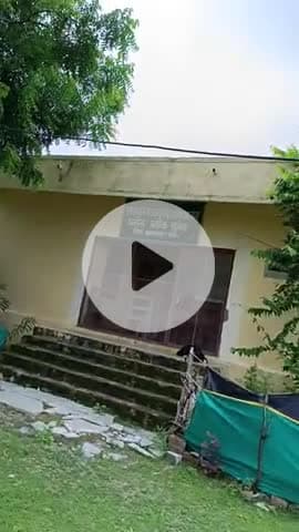 उन्हेल ग्राम पंचायत मैं 
आर्युवेदिक हॉस्पिटल मैं नही हुआ ध्वजारोहण 
कोई कर्मचारी नही पहुंचा ताला लटका हुआ है कुते बैठे