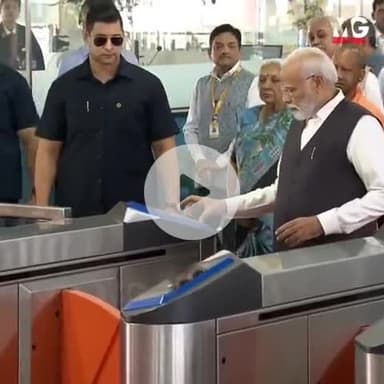 पीएम मोदी जी देश की पहली रैपिड रेल नमो भारत का अवलोकन करतें | |