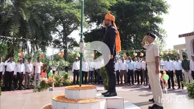 गढ़वा: स्वतंत्रता दिवस पर गढ़वा डीसी द्वारा ध्वजारोहण किया गया