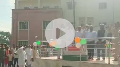 गोरौल: स्वतंत्रता दिवस पर गोरौल प्रखंड में विभिन्न जगहों पर किया गया झंडा तोलन