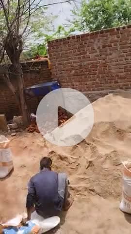 Hi नमस्कार मै उमेश कुमार दवे आप सभी को सूचित करना चाहत है कि आज प्रशासन की गैर मौजूदगी में 15अगस्त को गरीब मजदूर लोग काम