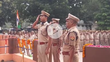 मथुरा: स्वतंत्रता दिवस पर एसएसपी ने पुलिस लाइन में किया ध्वजारोहण