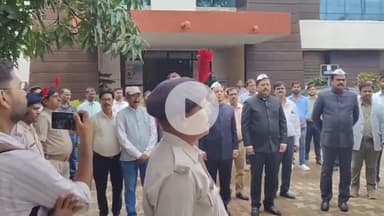 कांके: धुर्वा स्थित निर्वाचन सदन में स्वतंत्रता दिवस पर मुख्य निर्वाचन पदाधिकारी ने किया ध्वजारोहण