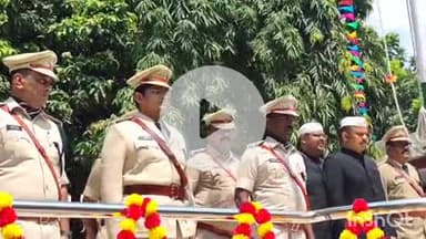 कहरा: स्वतंत्रता दिवस पर सदर थाना में सदर थाना अध्यक्ष ने किया ध्वजारोहण, डीएम-एसपी रहे मौजूद