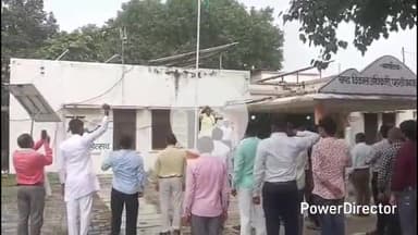 कर्वी: पहाड़ी विकास खंड कार्यालय में अधिकारियों ने स्वतंत्रता दिवस पर लगाए गणतंत्र दिवस के नारे, वीडियो हुआ वायरल