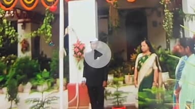 कांके: मोरहाबादी स्थित आवासीय कार्यालय में उपायुक्त मंजूनाथ भजंत्री ने किया ध्वजारोहण