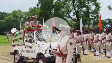 भभुआ: भभुआ पुलिस लाइन केंद्र में एसपी ने परेड का निरीक्षण किया और स्वतंत्रता दिवस पर ध्वजारोहण किया